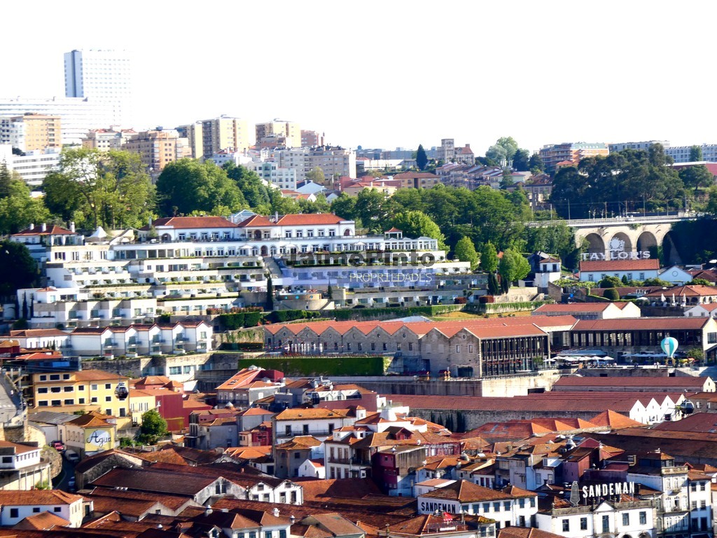 Terreno p/ contr. altura